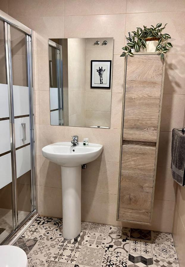 Suite Bonalba Alicante Bagian luar foto